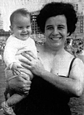 Esther Ballestrino
con su hija