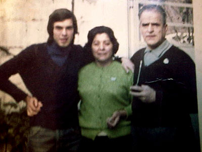 Alberto Vendrell con sus padres